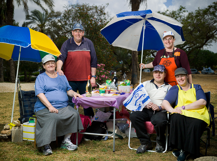 Bracha with her son Yossi, the twins, Ronit & Merav and Ronit's husband Gil, 2013